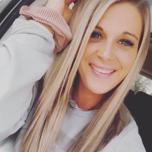 Meet the Posher Other - Meet your Posher, Danielle